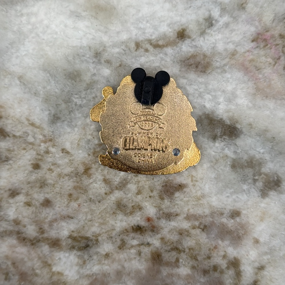 Disney Mickey Summer of Champions pin - Picture 2 of 2